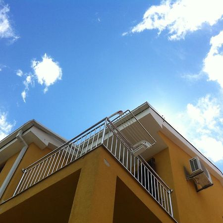 Apartments Leona & David Malinska Ruang foto