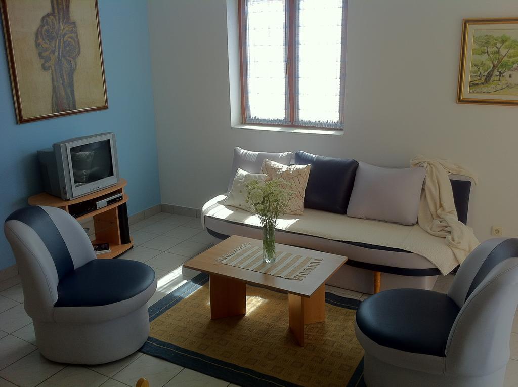 Apartments Leona & David Malinska Ruang foto