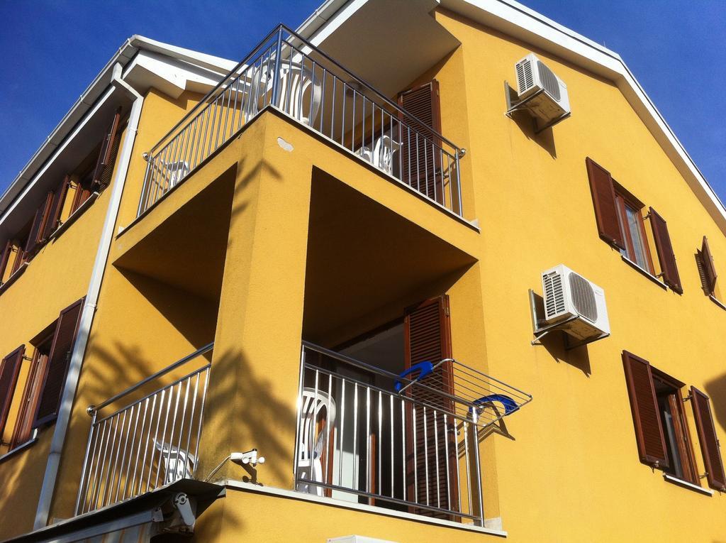 Apartments Leona & David Malinska Ruang foto